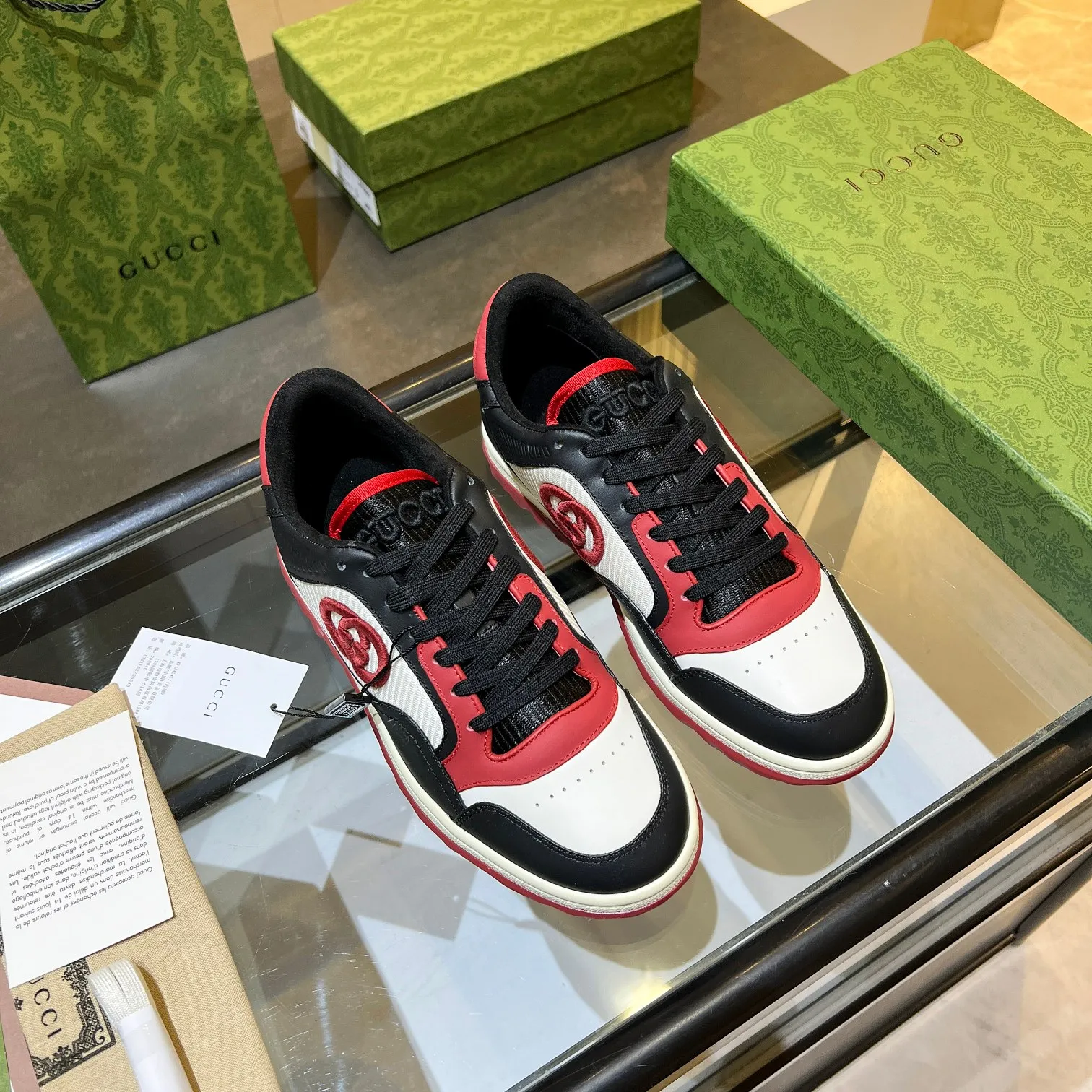 👟👟Ex-factory price 520👟👟 Top version, full styling effect, instant sales of the common practice of soft treading in the market, 💣💣💣Gucci2023 early spring Gucci G home latest hot style MAC80 sports shoes couple style casual retro distressed dirty shoes small dirty shoes small white shoes🌸🌸🌸 original purchase and development Production Gucci MAC80 new hot-selling series. The exquisite and compact interlocking double G logo romantically interprets the aesthetic concept of this series. Made of off-white leather, ▪️Material: original customized imported first-layer cowhide ▪️Inner lining: original customized imported breathable mesh ▪️Outsole: original molded two-color TPU outsole ▪️Sole thickness: 3CM ▪️Size: women's 35-40 / men's 39-45